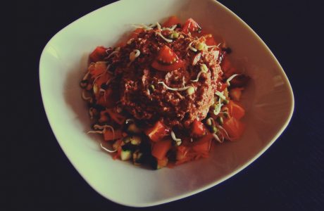 Raw zeleninové chilli s vlašskými orechmi